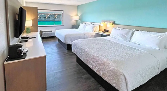 Четырёхместный номер Standard с видом на воду The Harborview on Lake Michigan, an Ascend Collection Hotel