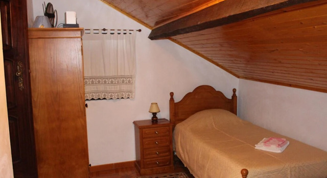 House With 2 Bedrooms in Paredes do Rio, With Wonderful Mountain View