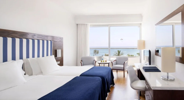 Номер Standard с балконом и с видом на море Grecian Sands Hotel