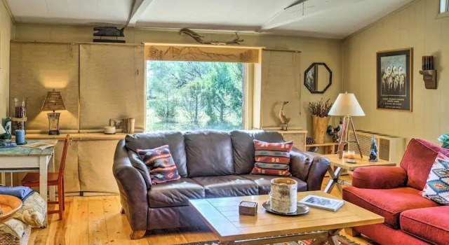 Emigrant Cabin on 10 Acres w/ BBQ & Peaceful Views
