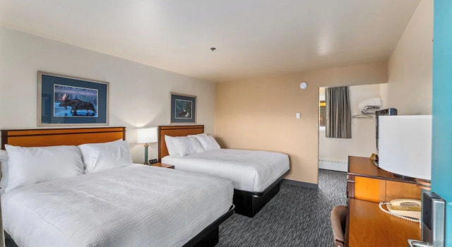 Четырёхместный номер Standard Breeze Inn Hotel & Motel