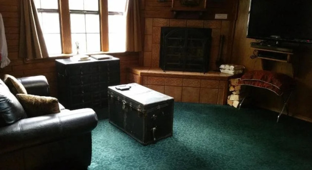 Castle Wood Theme Cottages- Couples Only, Varaa Hotelli Big Bear Lake USA