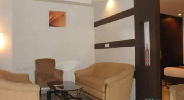 Hotel Kens, Rezerwuj Hotel Hotele w Telangana z parkingiem, Parking