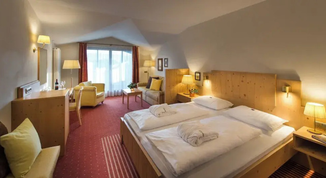 Двухместный номер Superior с балконом и с видом на горы Hotel St. Anton