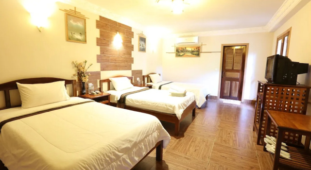 Трёхместный номер Deluxe Natural Bungalows Restaurant and Bar