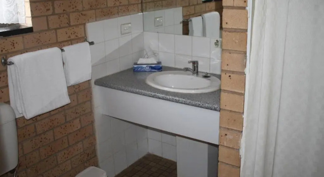 Семейный люкс с 3 комнатами Lone Pine Motel