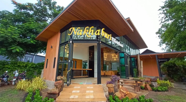 Номер Superior Nakhaburi Hotel & Resort