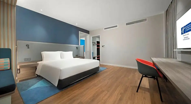 Люкс Standard Holiday Inn Express Zhuhai Gongbei by IHG