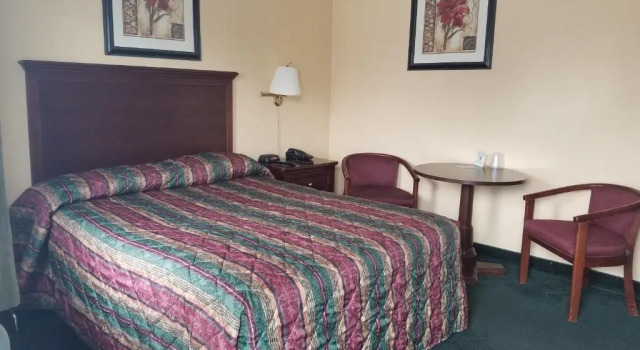 Camera Standard Perry-O Inn & Suites