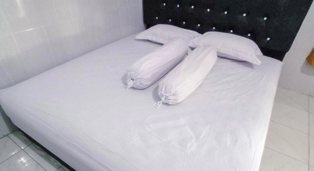 Penginapan B'nusabila Majene RedPartner, Prenota Hotel Hotel a Sulawesi con parcheggio, Parcheggio
