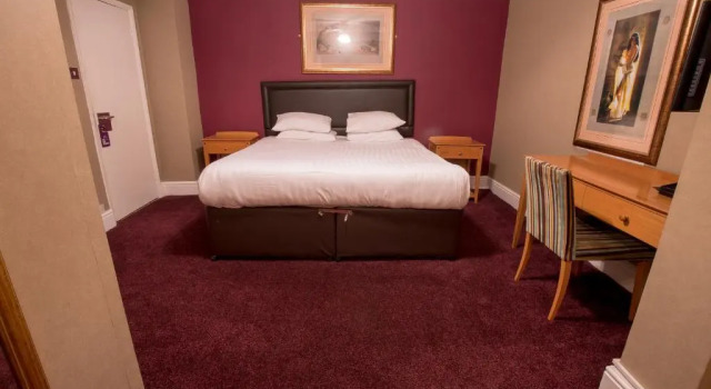 Полулюкс Rossmore Hotel