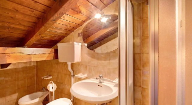Chalet Meridiana Appartamento 9, Buchen Sie Chalet Hotels in Livigno mit Parkplatz, Parkplätze