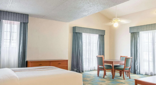 Люкс La Quinta Inn by Wyndham New Orleans West Bank / Gretna