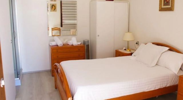 Casa Honora, Rezervați Hotel Hoteluri în Cigoitia cu parcare, Parcare