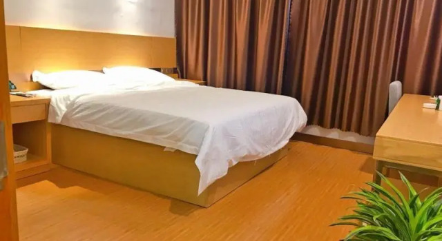 Двухместный номер Standard GreenTree Inn Shandong Qingdao Jiaozhou Sanlihe Park Express Hotel
