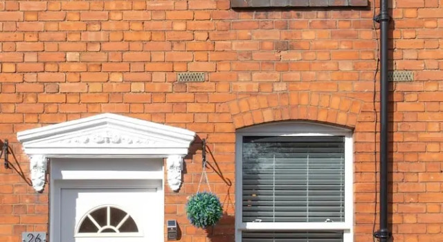NEW 2BD Cottage Heart of Stratford-upon-avon, Забронировать Дом для отпуска Виллы Стратфорд-апон-Эйвон, рядом с The River Avon Trail, Вилла