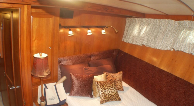 NSS Pattam 84ft Traditional Motor Yacht, Забронировать Отель Сент-Питерсберг Pinellas County, рядом с Пирс Сент-Питерсберга