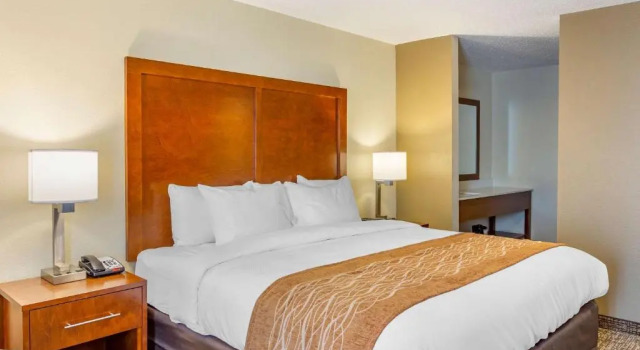 Люкс Comfort Inn DeKalb - University Area