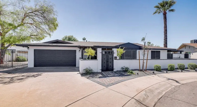 2 Mi to Old Town Scottsdale: Home w/ Pool Table, Забронировать Дом для отпуска Отели Скотсдейл с парковкой, Парковка