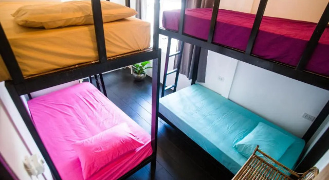 Кровать в общем номере Sweet Life Guesthouse