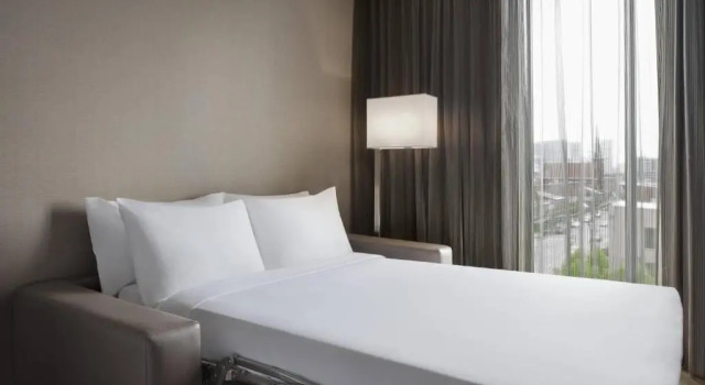 Номер Standard AC Hotel Louisville Downtown