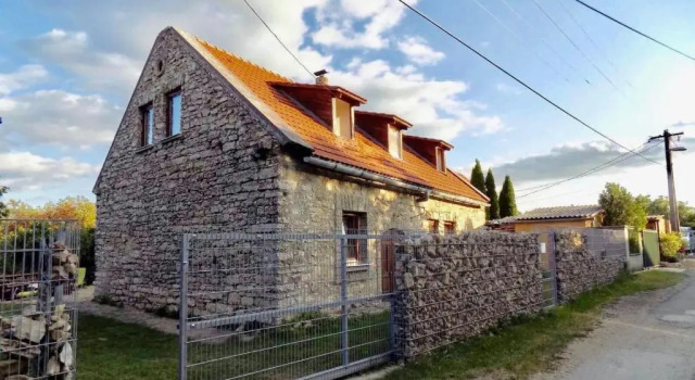 Коттедж с 4 комнатами Smithy Rustic House