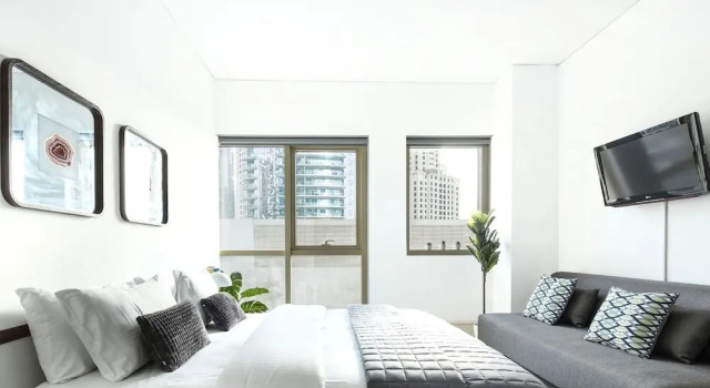 Minutes From JBR Beach! Beautiful 1BR in Marina!, Забронировать Апартаменты/квартира Дубай Эмират Дубай, рядом с Остановка трамвая Marina Towers