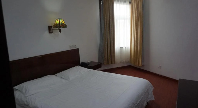 Shanghai Junhang Holiday Hotel