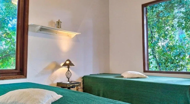 Salamandra Guest House, Забронировать Гостевой дом Гостевые дома Арраял-д'Ажуда, рядом с Эко-парк Арраял д'Ажуда, Гостевой дом