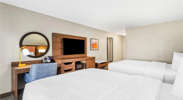 Четырёхместный номер Standard Hampton Inn & Suites Farmington