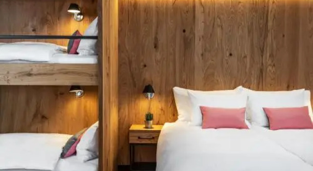 Hotel Pellas, Varaa Hotelli Vella Surselva