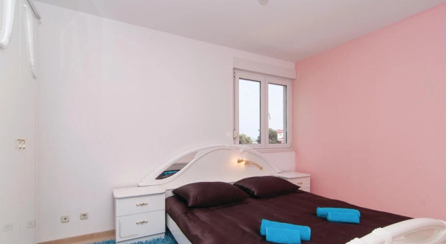Nice Home in Split With Wifi and 3 Bedrooms, Prenota Hotel Splitska 