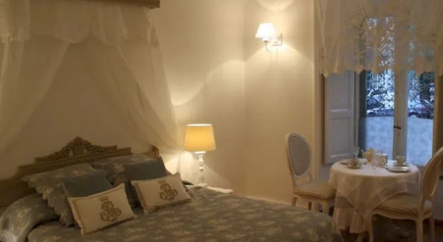 La Maison Josephine, Забронировать Отель Отели Рима с завтраком, рядом с Театр Арджентина, Завтраки