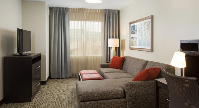 Двухместный люкс Staybridge Suites Corona South by IHG