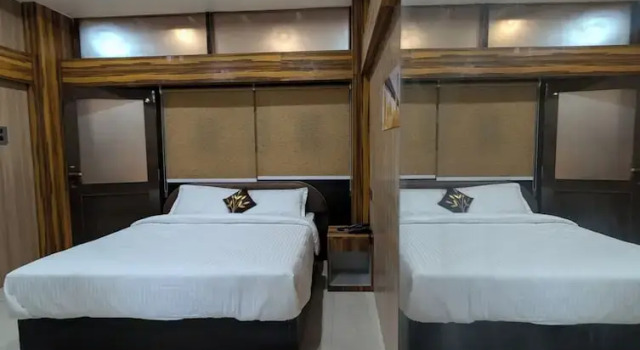 Woodland Guest House, Book Pension Hoteller i Jorhat med parkering, Parkering