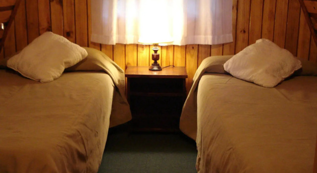 Cabañas del Oso, Забронировать Отель Отели Сан-Мартин-де-лос-Андес с парковкой, рядом с Горнолыжный курорт San Martin de Los Andes, Парковка