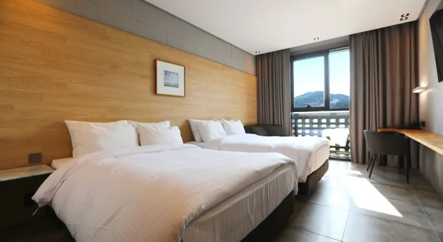 Четырёхместный семейный номер Standard с видом на город The Hong C Hotel