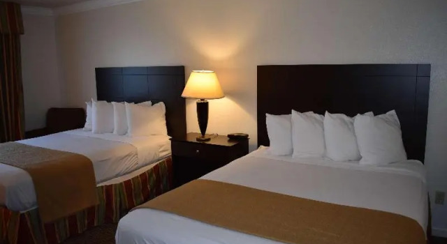 Номер Standard с балконом Best Western Colonial Inn