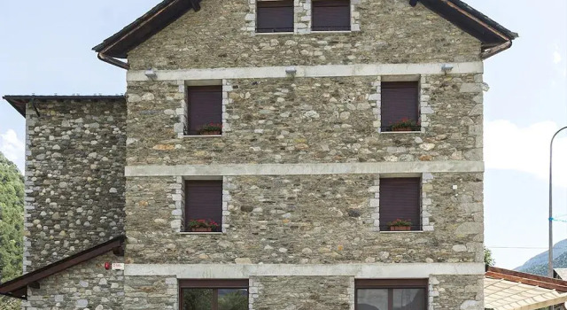 Hotel Cases, Varaa Hotelli La Guingueta d'Aneu 