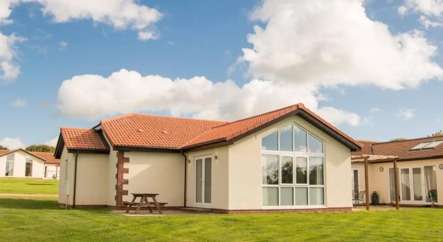 Stoneleigh Village, Varaa Lomakoti Mökit kohteessa Merseyside, Mökki