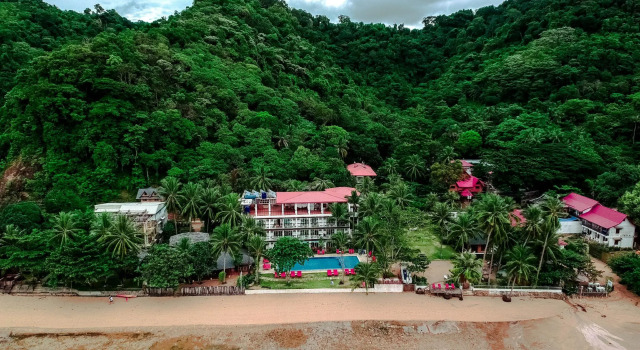 Трёхместный номер Standard Doublegem Beach Resort and Hotel