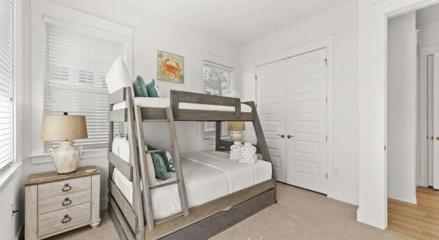 Rhema Beach Haus 2BR Luxury Retreat, Rezerwuj Dom wakacyjny Domki letniskowe w Seacrest, Domek