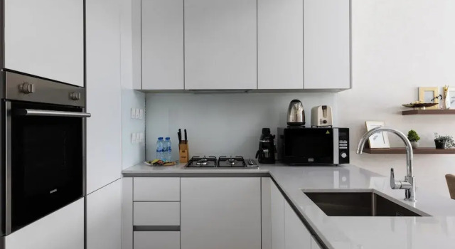 Апартаменты Deluxe Waves - Urban Chic 1BR Apt With Maid