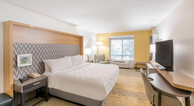 Четырёхместный номер Standard Holiday Inn Hotel & Suites - Orange Park - Wells Rd