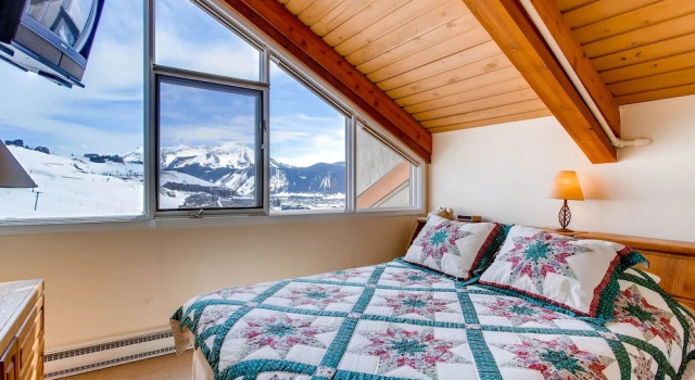 1 Br + Loft With Mountain Views 1 Bedroom Condo - No Cleaning Fee! by RedAwning, Забронировать Отель Крестед-Бьютт Crested Butte Mountain, рядом с Горнолыжный курорт Crested Butte