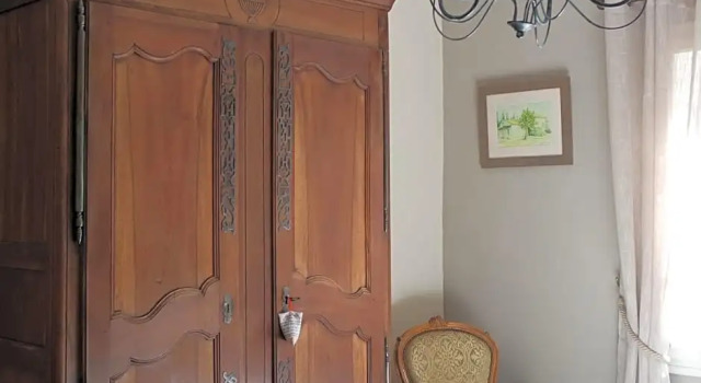 Mas Grimaud - Gîte- Studio et chambres dhôtes familiales, Забронировать Отель Эгальер Альпий