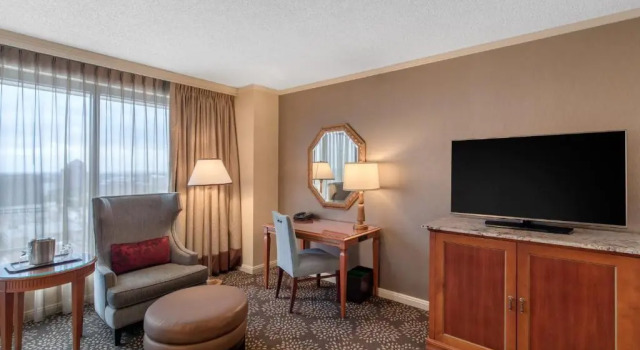 Четырёхместный номер Premier Omni Las Colinas Hotel