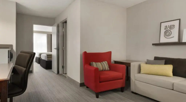 Четырёхместный люкс c 1 комнатой Country Inn & Suites by Radisson, Houghton, MI
