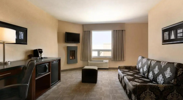 Люкс Days Inn by Wyndham Regina Airport West