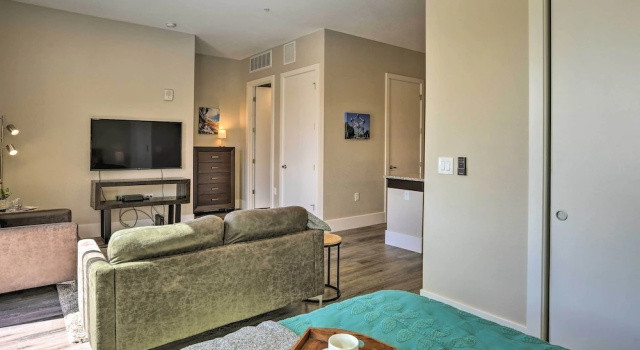 Апартаменты с балконом Golden Studio Near Coors Brewery & School of Mines